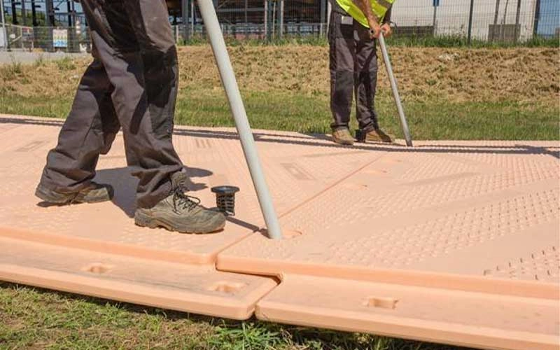 Interlocking-overlapping-protective-pad