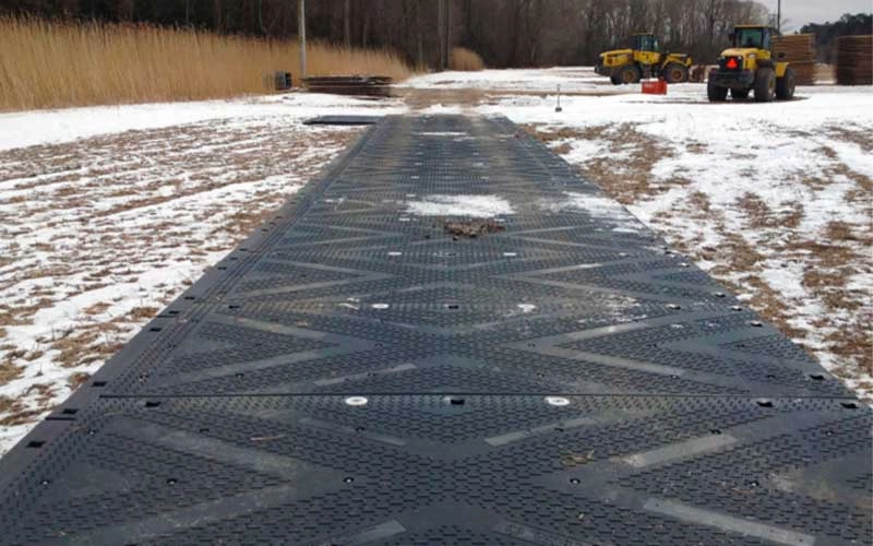 Interlocking-overlapping-protective-pad