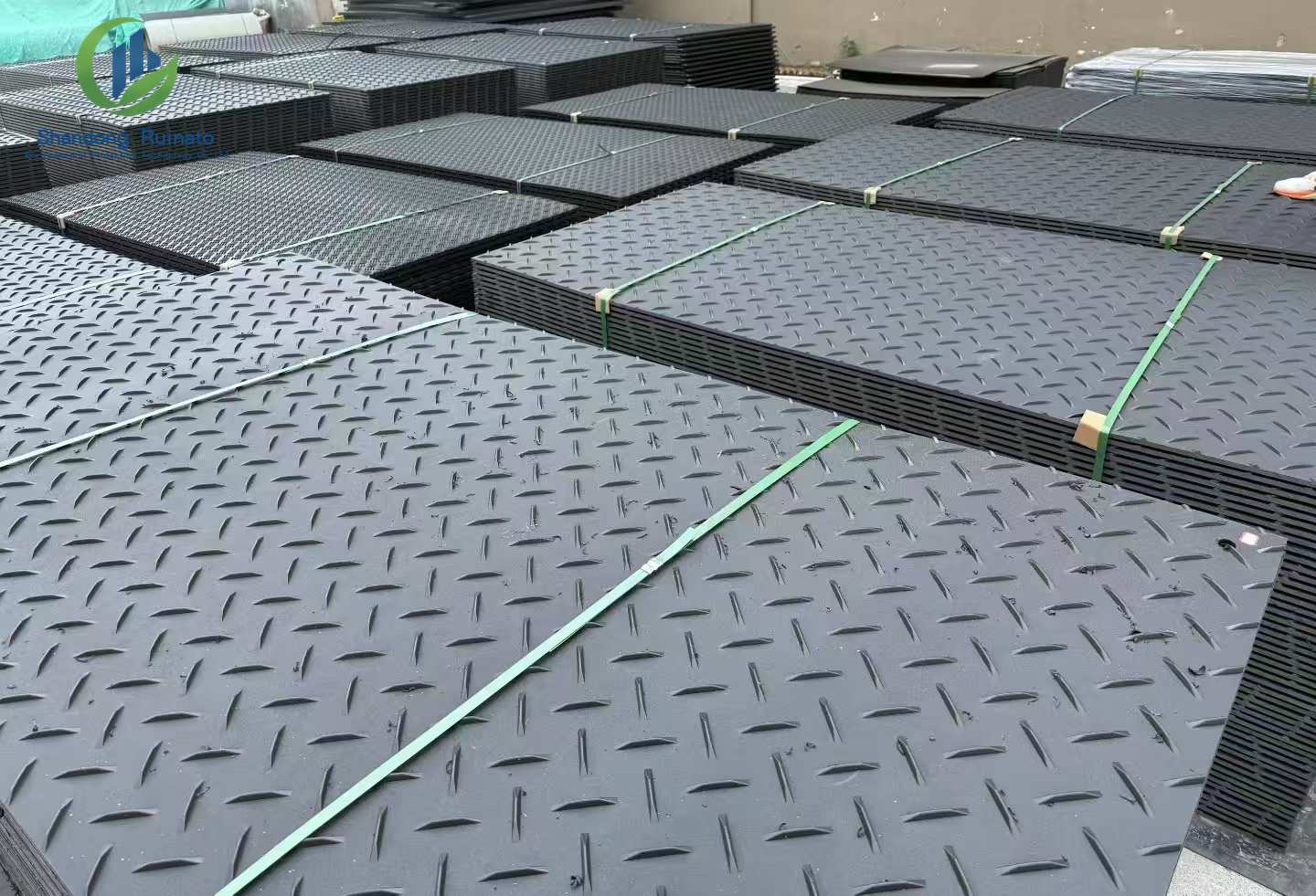 How to Choose Ground Protection Mats for Outdoor Events and Temporary Pedestrian Areas插图2 Ground Protection Mats – Stacked Mats for Bulk Supply